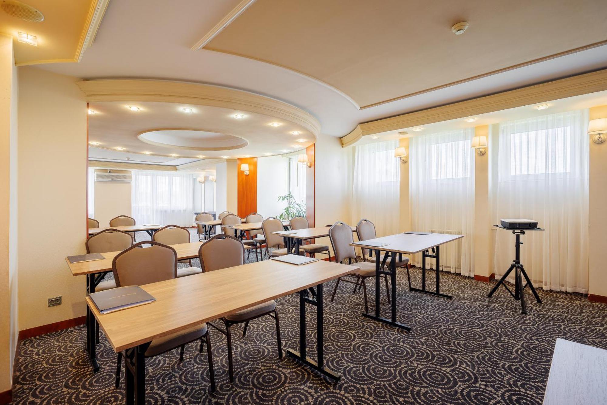Hotel Cristal Park Tarnów Exteriör bild