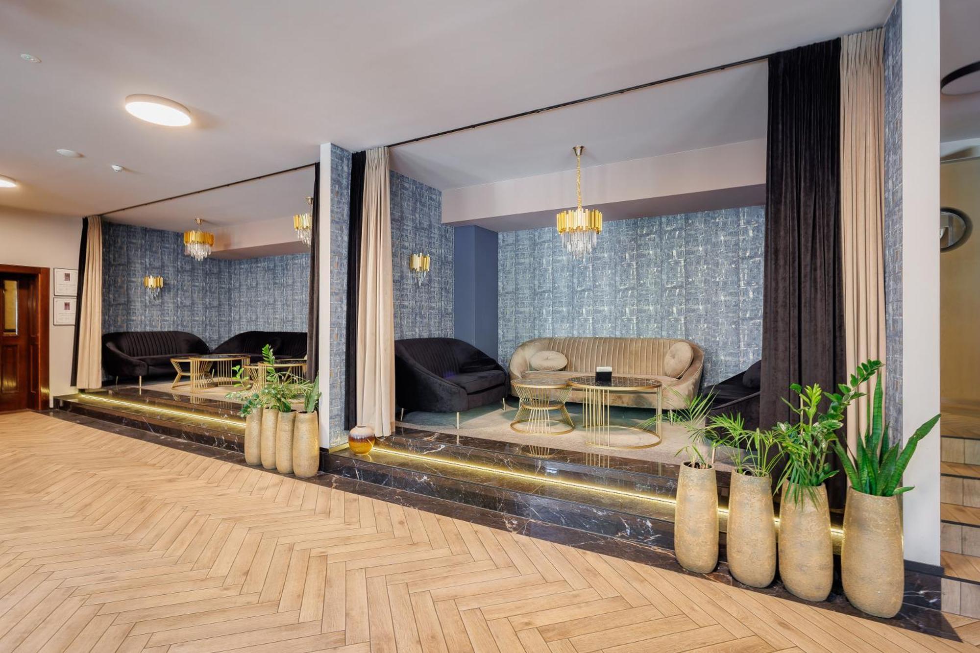 Hotel Cristal Park Tarnów Exteriör bild